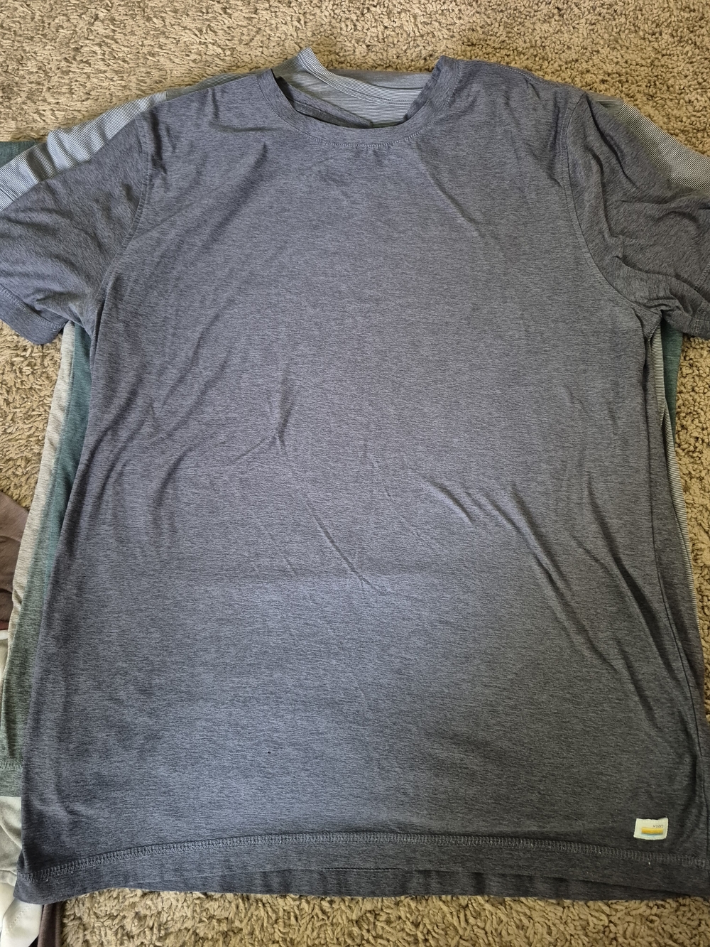 9 Vuori Men's Crew Neck T-Shirts, Multiple Colors. Like New And Very Soft! - Picture 5 of 9